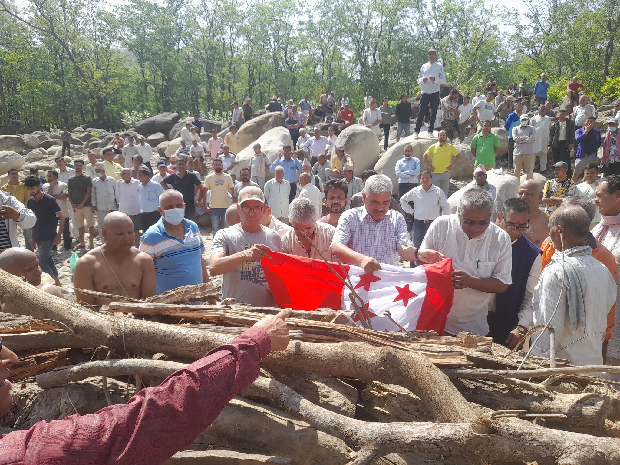 स्व. हरीप्रसाद पन्तको गोदावरी आर्यघाटमा अन्त्यष्टी, प्रधानमन्त्री द्वारा दुःख व्यक्त